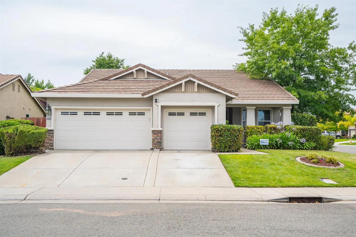 668 Sheffield Ln photo 1