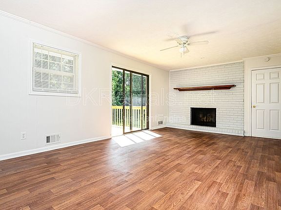 2nd image of 2807 Hickory Ln