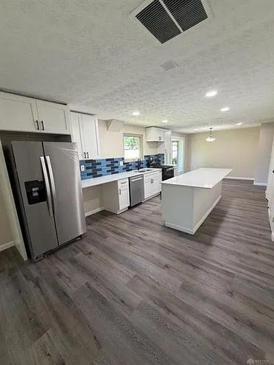 3 bed, 2.0 bath, 1523 sqft, $1,975 — Photo 3
