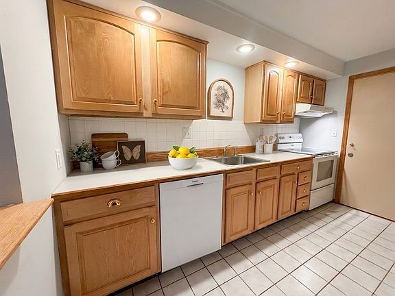 3rd image of 276 Albion St APT 5