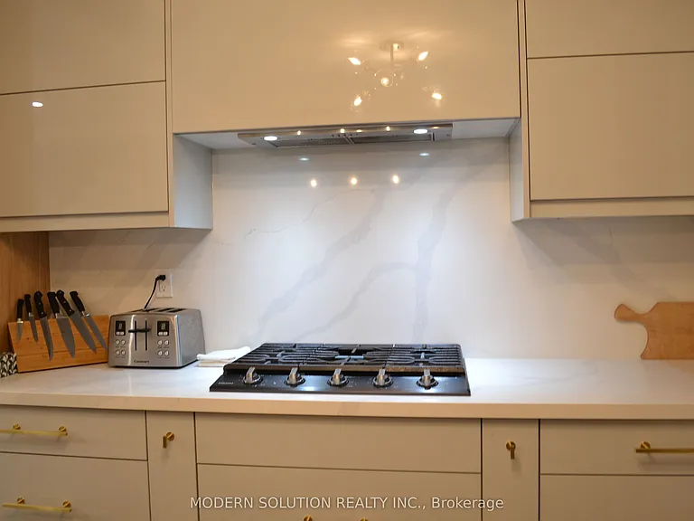 65 Manning Cres — Photo 10