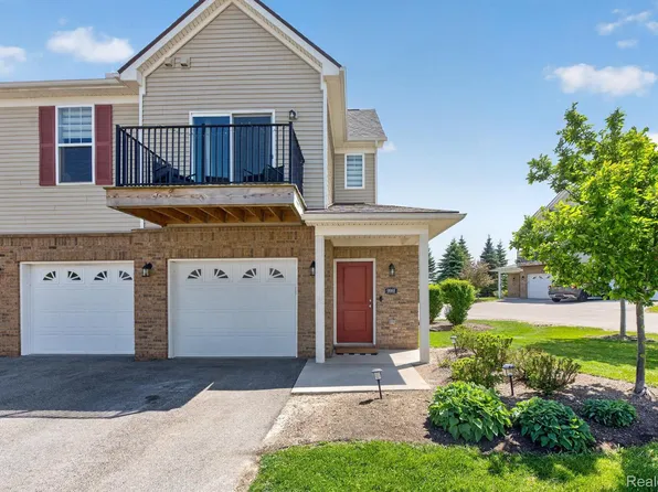 9988 Ridge Run St, Howell, MI 48855
