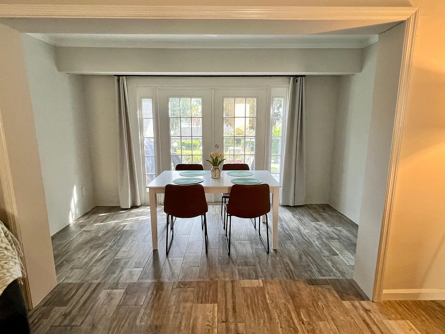 1020 Villa Ln — Photo 2