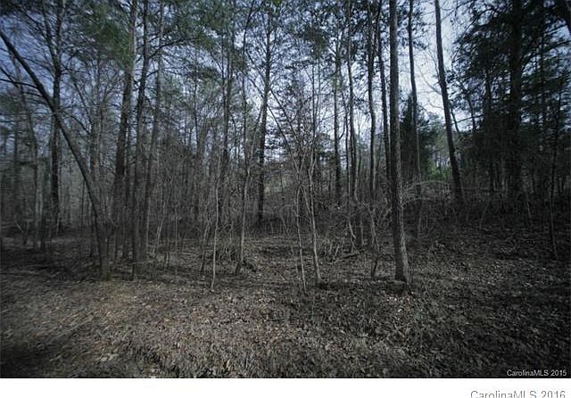 2nd image of 8633 Pine Cres