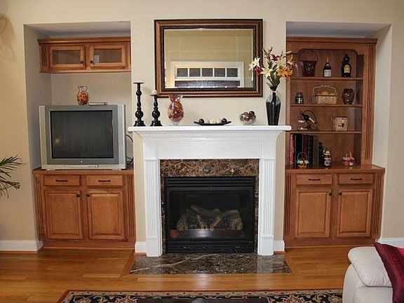 Great Room - Built-Ins/Mantle