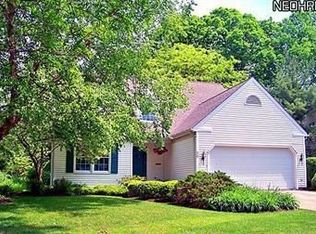 30 High Ct, Chagrin Falls, OH 44022