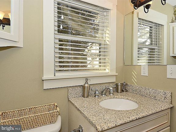5th image of 164 Henlopen Ave #2
