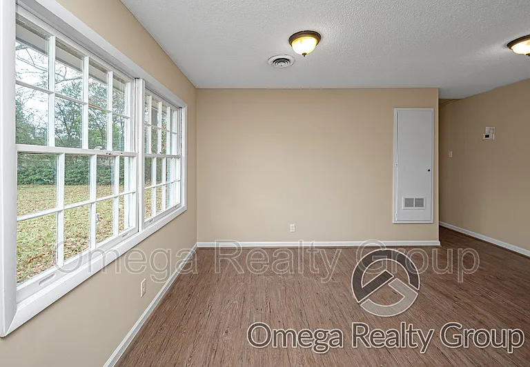 1265 Adell St — Photo 21