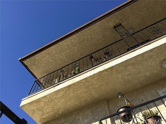 5th image of 660 W 11th St