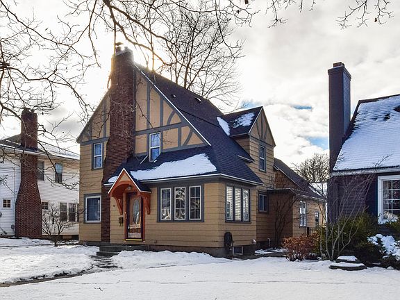 4th image of 2426 Gilmour St SE