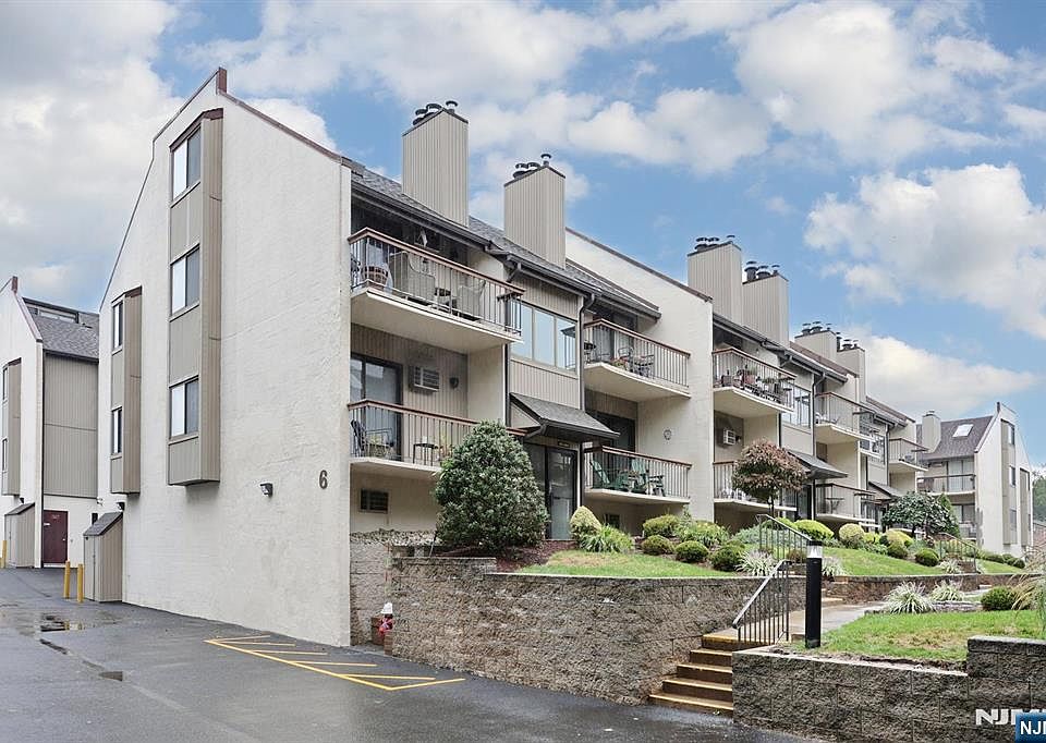 1st image of 602 West Ridge Mews #602