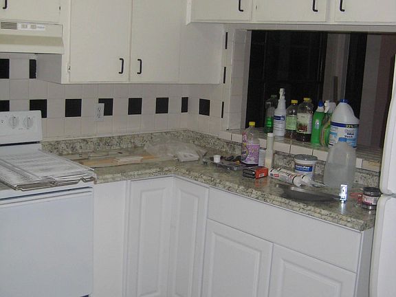 3rd image of 601 SW Jeanne St