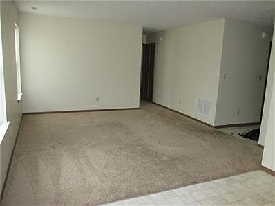 4th image of 914 Congressional Way