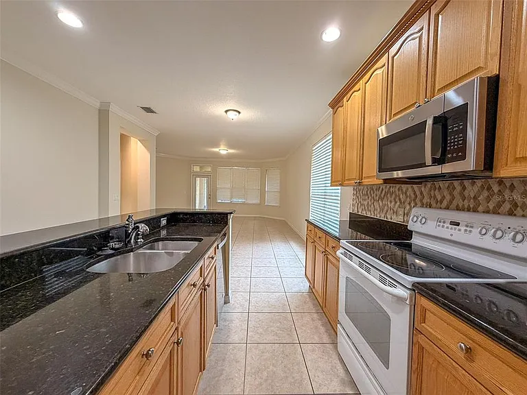 12947 Runswick Ave — Photo 12