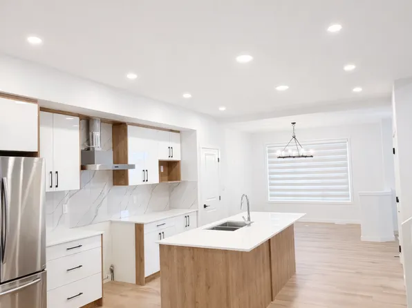 10445 157th St NW, Edmonton, AB T5P 2V6