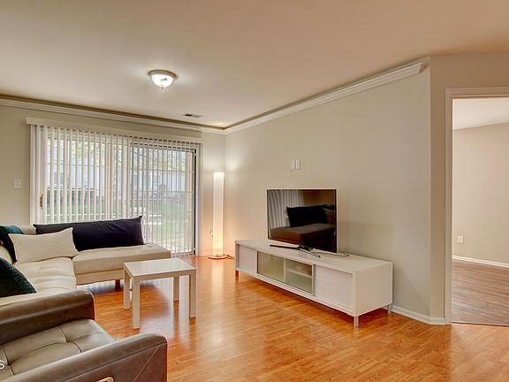 5th image of 227 Paddington Ct #7