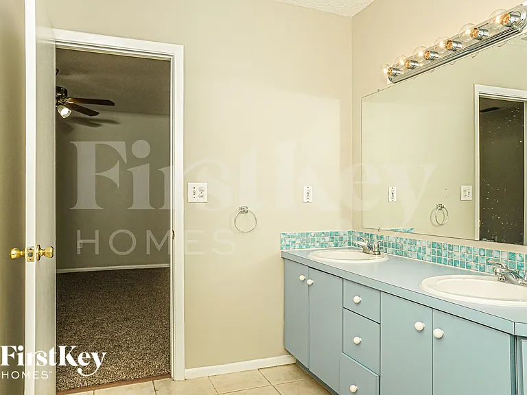 833 Wee Burn St — Photo 13