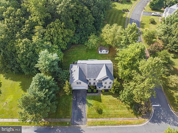 4th image of 11 Rose Hill Dr