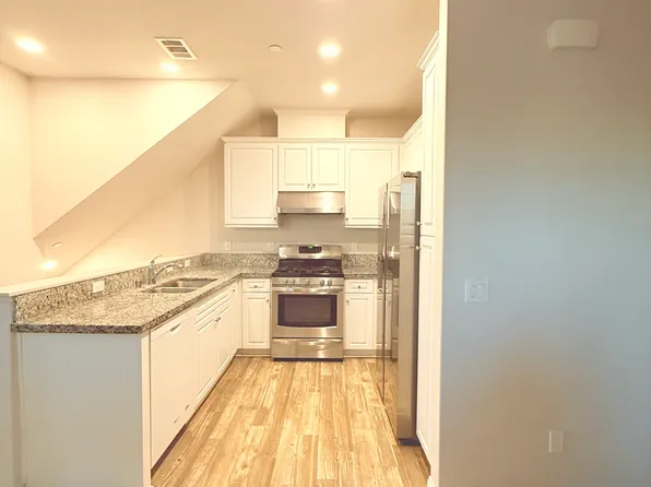 7256 N Cherry Ln, Van Nuys, CA 91405