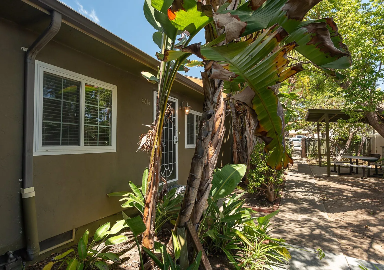 1 Bedroom 1 Bath Duplex Available In North Park! — Photo 3