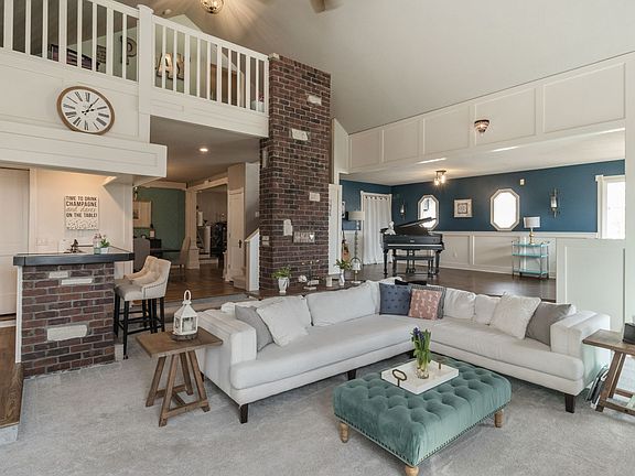 Living room with 24' vaulted