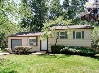 8915 W 99th Ter, Overland Park, KS 66212