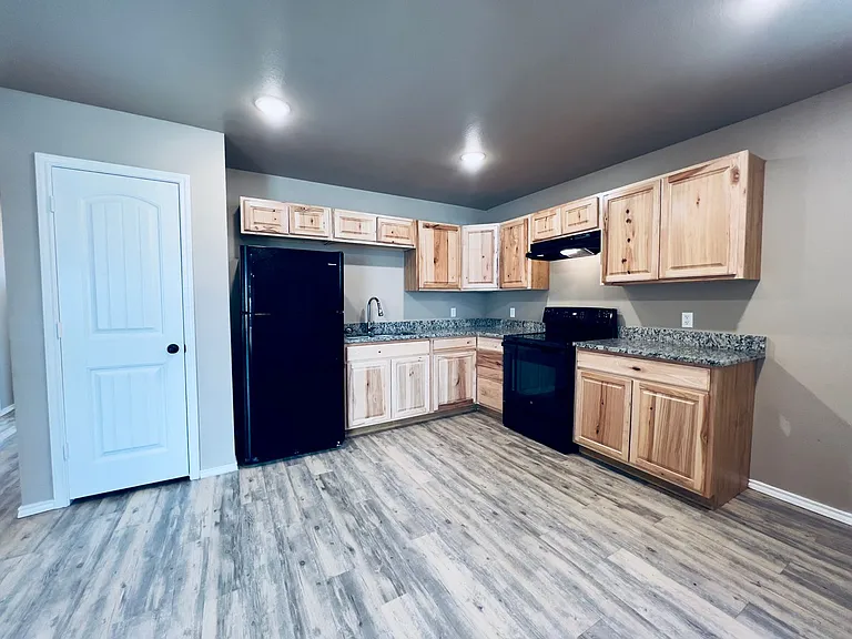 2219 E Main St — Photo 5