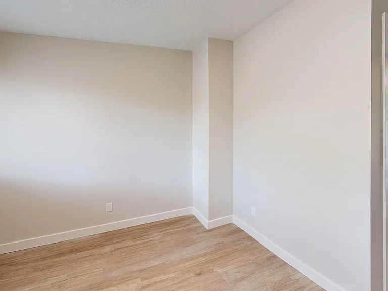 1515 W Kirby Ave — Photo 12