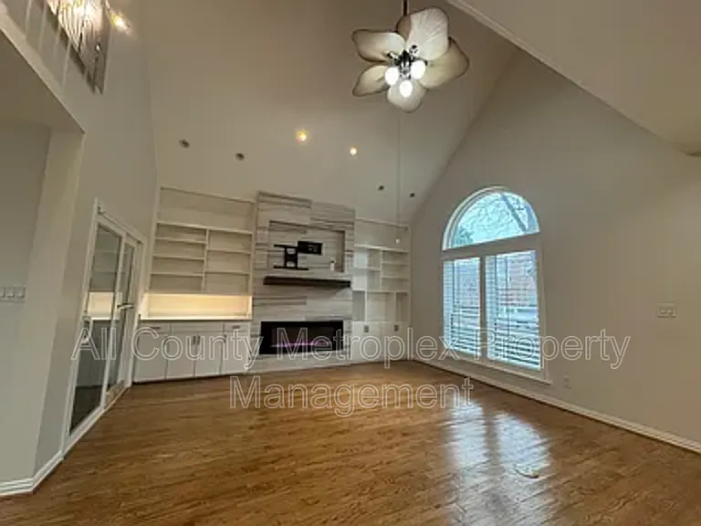6015 Willow Wood Ln — Photo 2