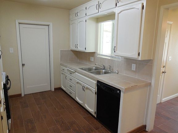 4th image of 4712 E Tulare St