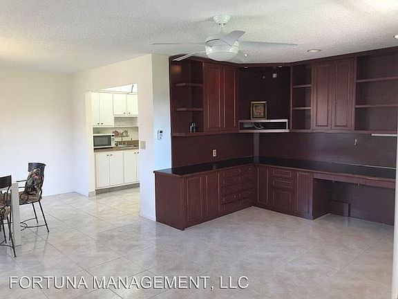 5th image of 80 Burgundy Dr #B