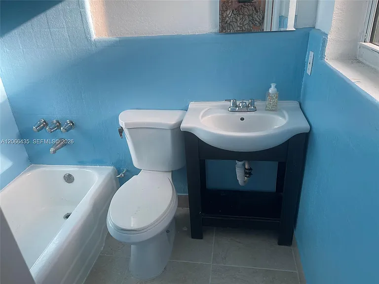 1400 N 16th Ave #2 — Photo 3