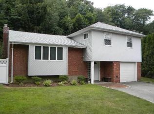 146 Sugar Toms Ln, East Norwich, NY 11732