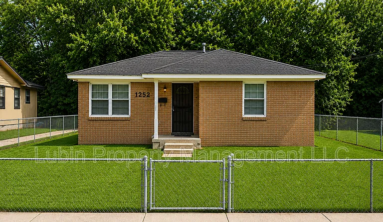 1252 Maywood Rd — Photo 1