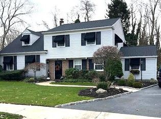 8 Oakview Dr, Northfield, NJ 08225