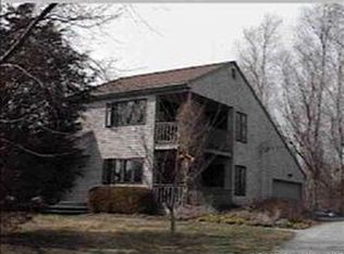 4 Howland Ave, Middletown, RI 02842