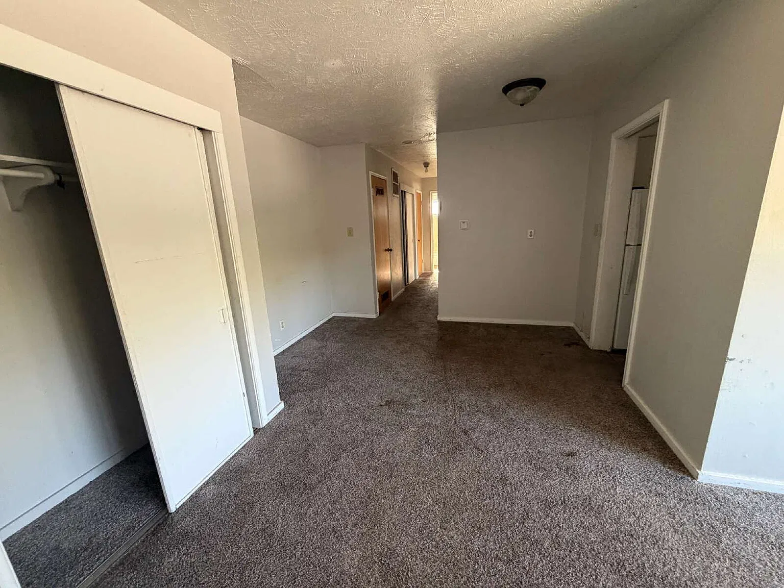 321 W Highland Dr — Photo 2