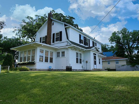 4th image of 1249 Lake Ave