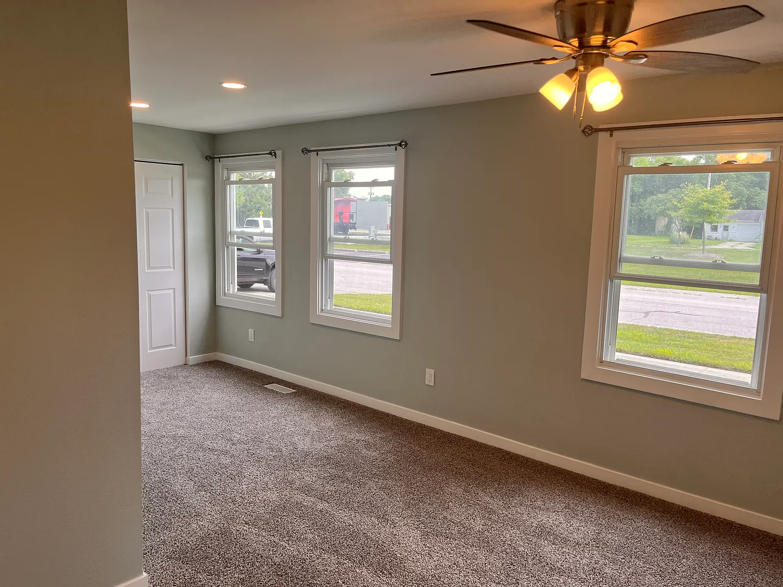 4 bed, 1700 sqft, $2,600 — Photo 3