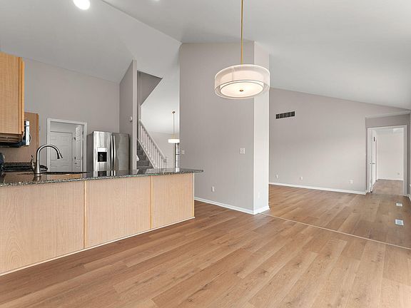 4th image of 10011 Wildwood Ln