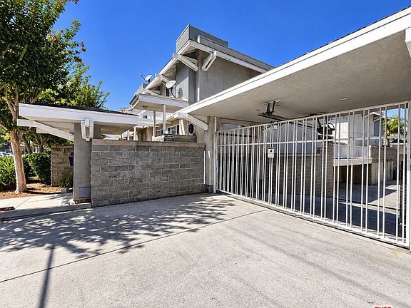 3rd image of 627 W Regent St
