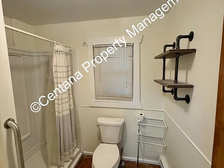 611 N Main St — Photo 4