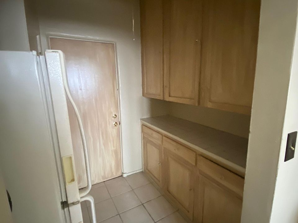 1st image of 279 N Euclid Ave APT 20