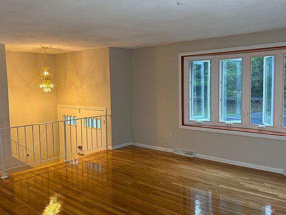5th image of 48 Badger Rd