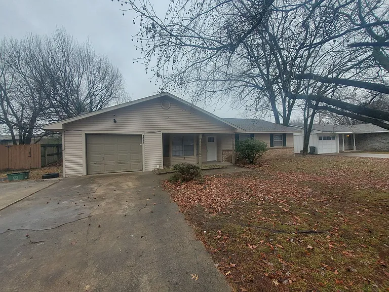 1022 W Bel Air Dr — Photo 1