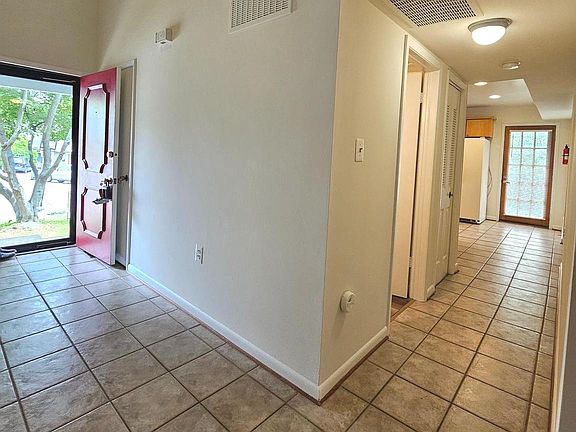 5th image of 1108 N Rockingham St
