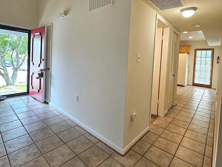 1108 N Rockingham St — Photo 5