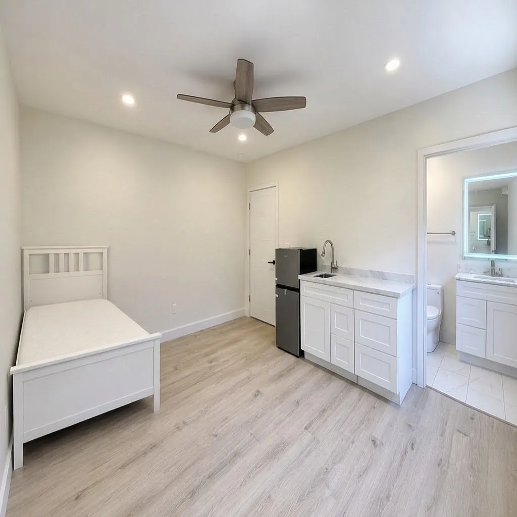 7746 Encino Ave — Photo 3