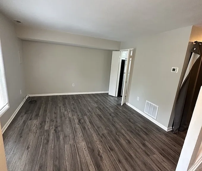 8216 Shady Spring Dr — Photo 2