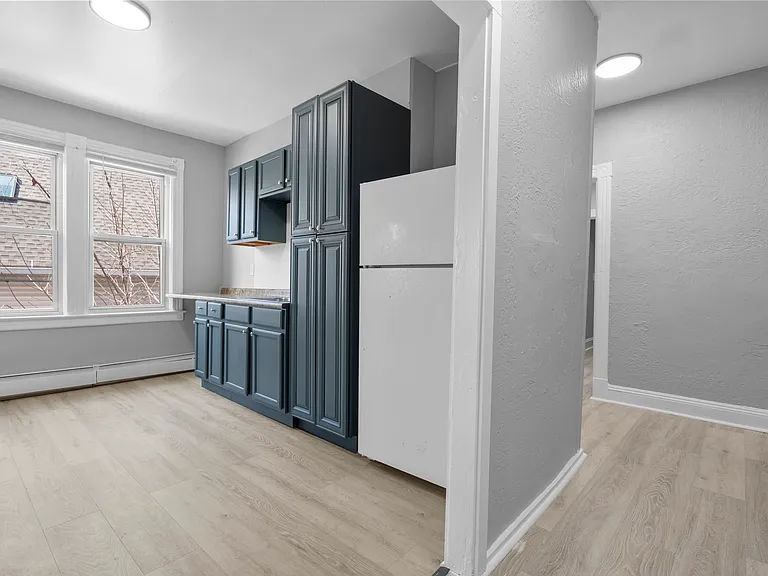 202 Mather St #3-W — Photo 4
